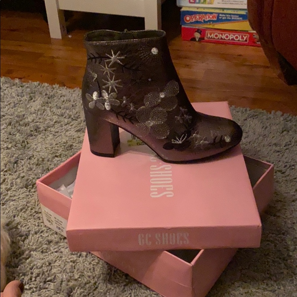 Boots - Picture 2 of 3